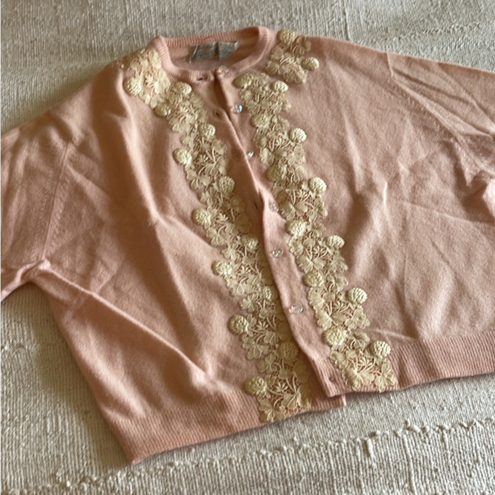 Vintage 100% Cashmere Women’s Sweater w/ Hand Embroidered Flowers